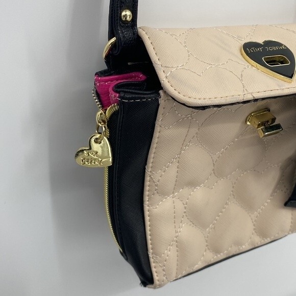 Betsey Johnson Women's Quilted Colorblock Bow Accent Crossbody Bag Cream Black - Picture 4 of 9